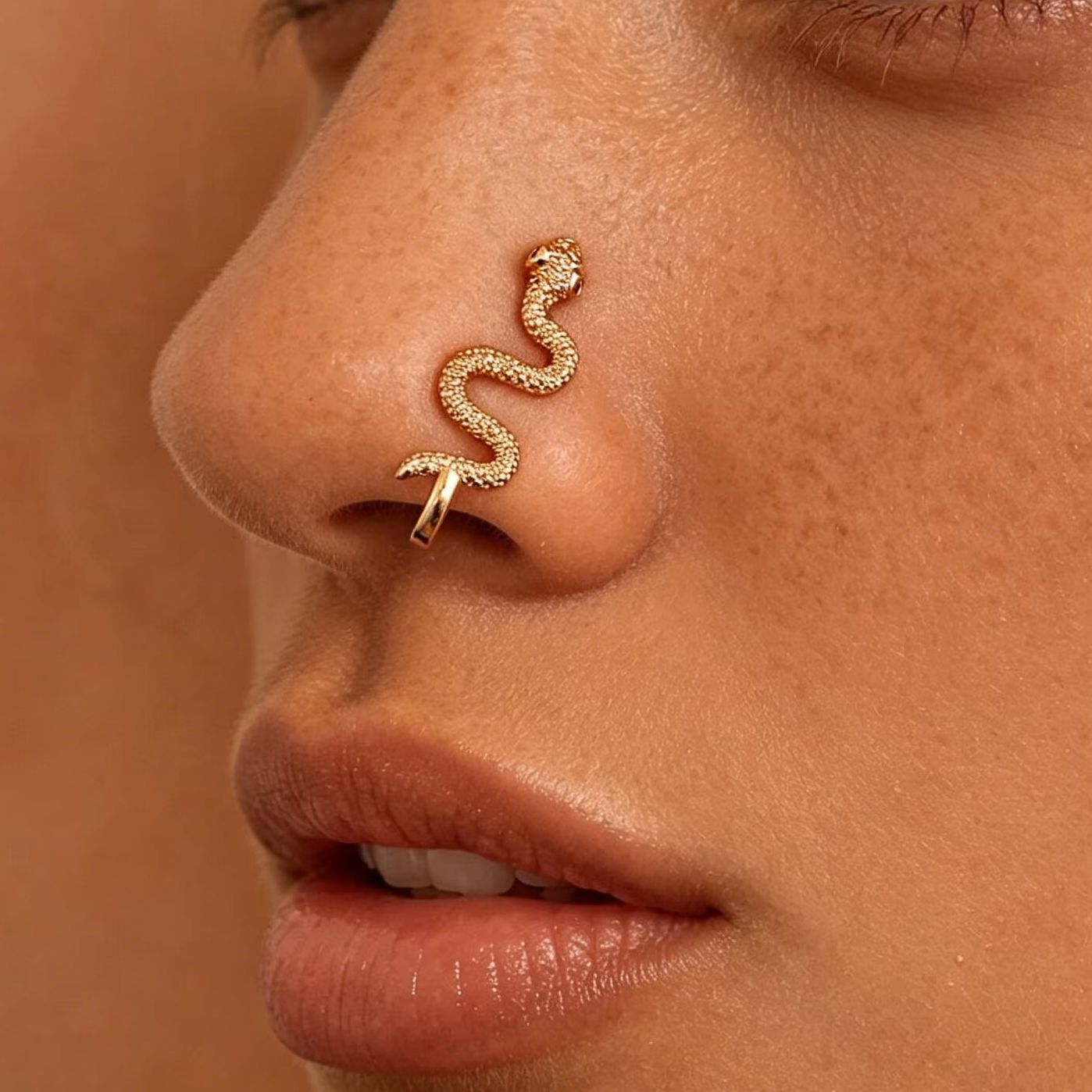 Vintage Fashion Rings For Women - Gold Textured Snake Shape Nose Cuff