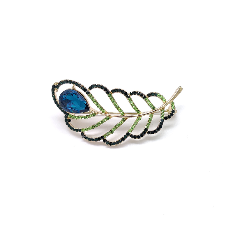 PD BROOCH Spring 2023 Vogue Ne - Vintage Fashion Vogue review and price